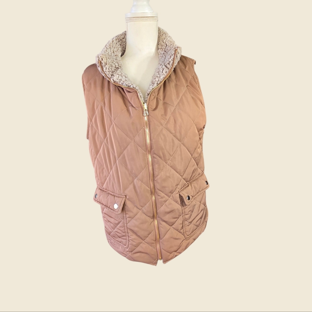Classic Quilted Vest Mocha Mousse Gold detailing Size L Sherpa Lined